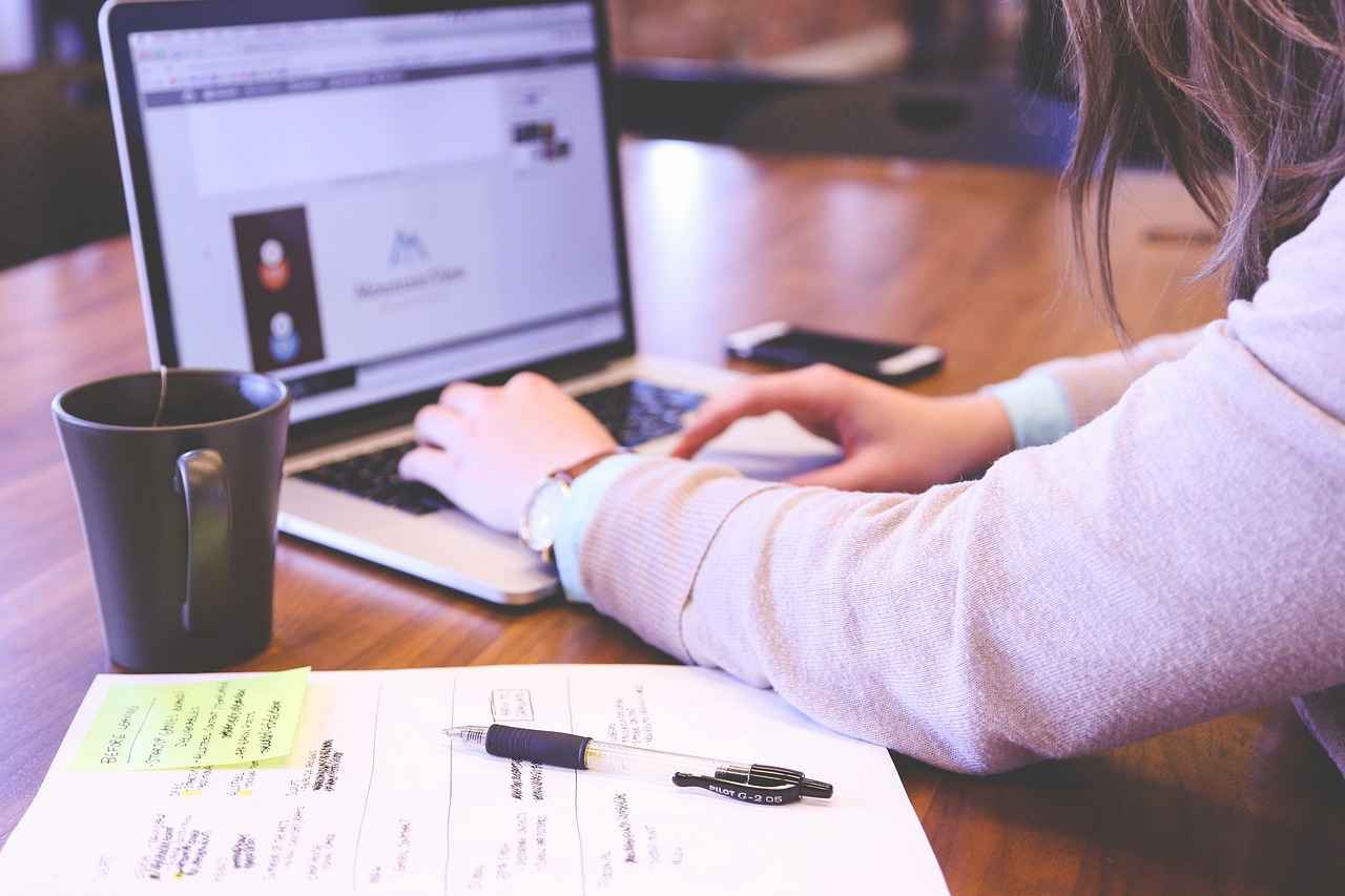 Why Smartwatches Are Essential for Business Professionals