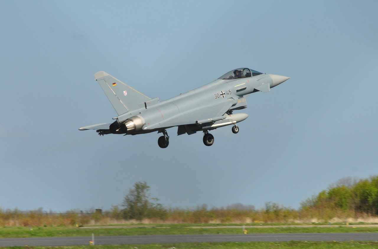 Men’s Military Smart Watch with Texting: The Best Rugged Options 1 What Makes a Smart Watch Military-Grade?