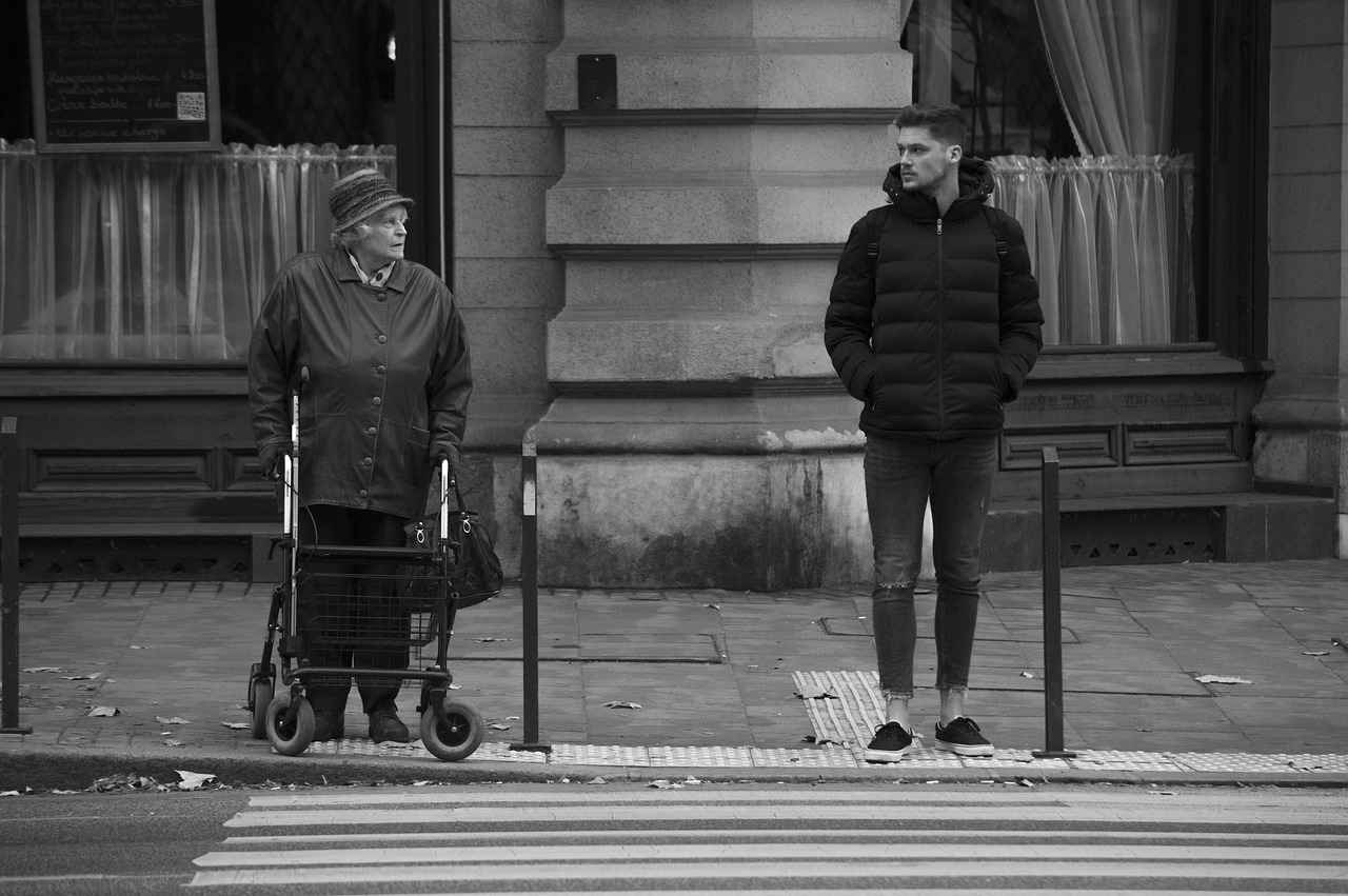 Top Smart Watches for Seniors with Health Features 4 How to Choose the Right Smart Watch