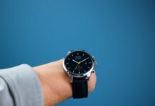 The Intersection of Technology and Lifestyle: How Smartwatches Enhance Daily Living The Intersection of Technology and Lifestyle: How Smartwatches Improve Everyday Life