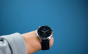 The Intersection of Technology and Lifestyle: How Smartwatches Enhance Daily Living The Intersection of Technology and Lifestyle: How Smartwatches Improve Everyday Life