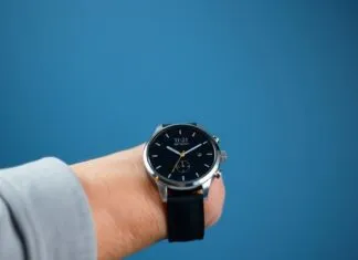 The Intersection of Technology and Lifestyle: How Smartwatches Enhance Daily Living The Intersection of Technology and Lifestyle: How Smartwatches Improve Everyday Life