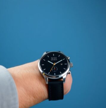 The Intersection of Technology and Lifestyle: How Smartwatches Enhance Daily Living The Intersection of Technology and Lifestyle: How Smartwatches Improve Everyday Life