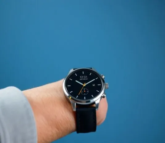 The Intersection of Technology and Lifestyle: How Smartwatches Enhance Daily Living The Intersection of Technology and Lifestyle: How Smartwatches Improve Everyday Life