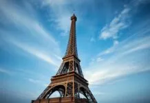 10 Fascinating Facts to Boost Your General Knowledge 1. The shortest war in history lasted only 38 minutes. It was between Britain and Zanzibar in 1896. 2. A day on Venus is longer than a year on Venus. It takes Venus about 243 Earth days to rotate once on its axis, but it only takes around 225 Earth days for Venus to orbit the Sun. 3. Honey never spoils. Archaeologists have found pots of honey in ancient Egyptian tombs that are over 3,000 years old and still perfectly edible. 4. The Eiffel Tower can be 15 cm taller during the summer due to the